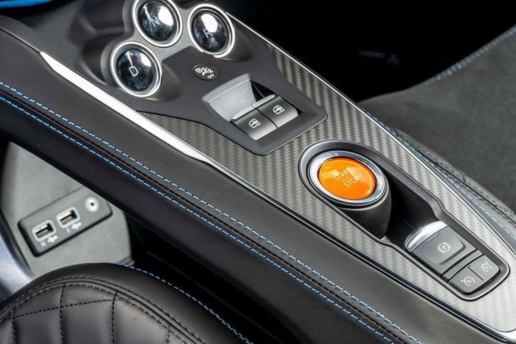 3978235 1.8L Turbo 300 GT 2dr DCT