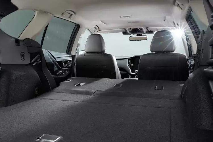 3909807 2.5i Field 5dr Lineartronic