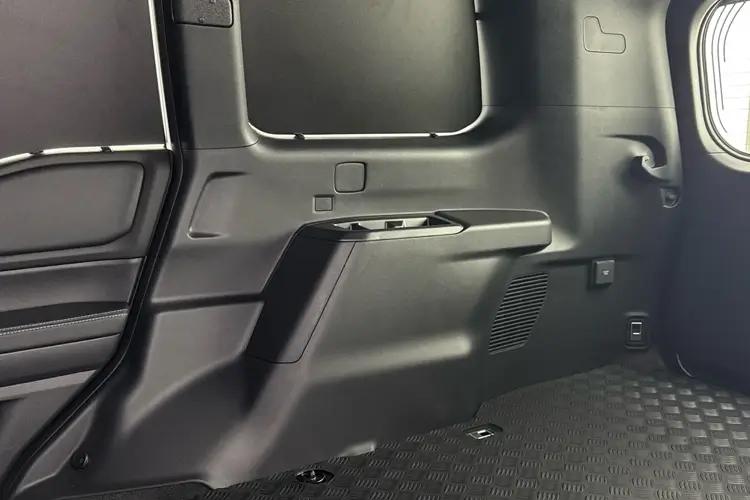 3979626 2.8D 204 Commercial Auto